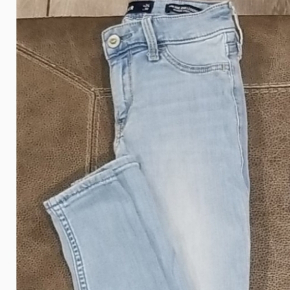 1 pairs of Hollister Jeans